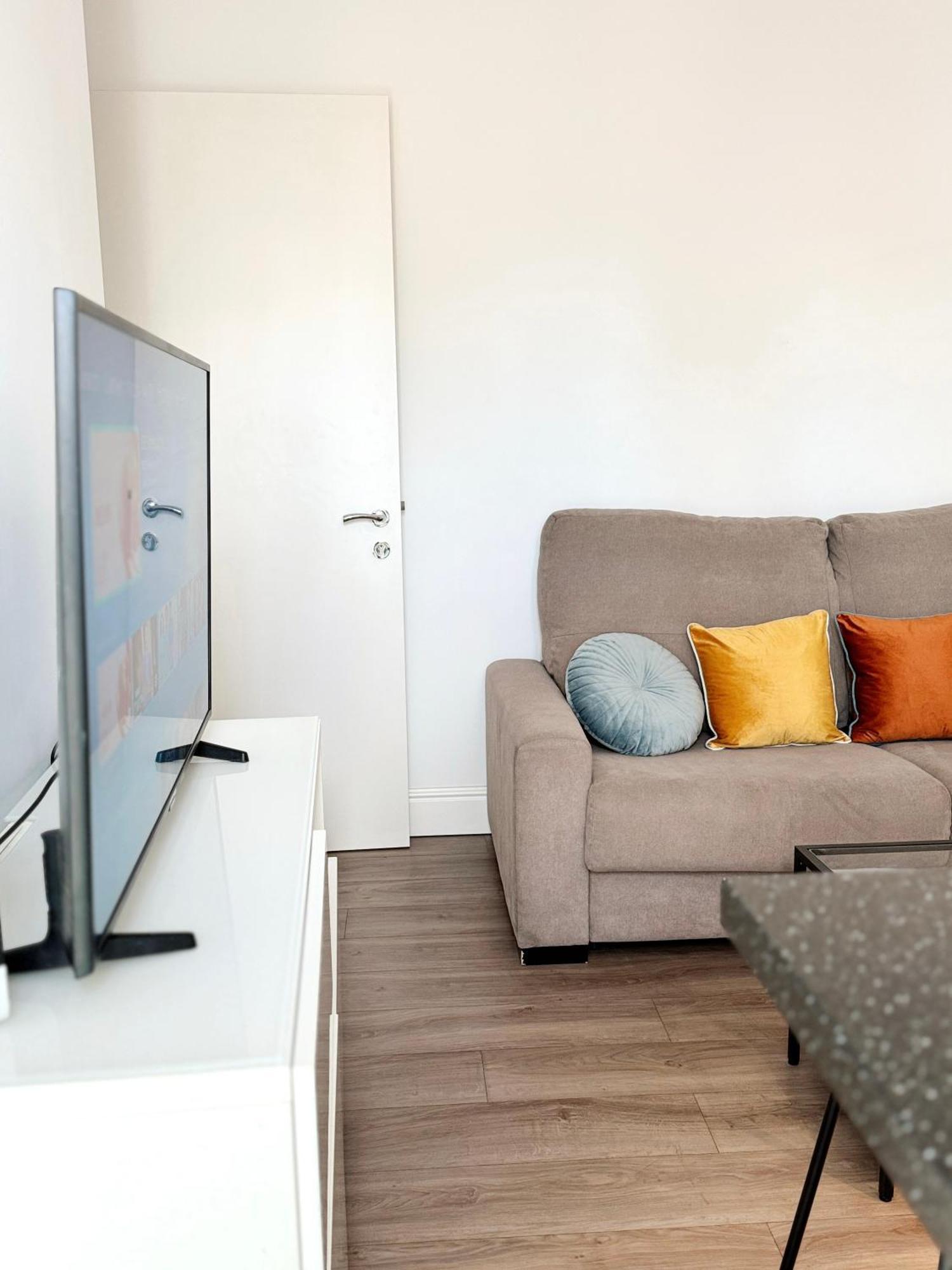 Modern City Centre Two Bedroom Windsor Apartment - Grand Central House Γιβραλτάρ Εξωτερικό φωτογραφία