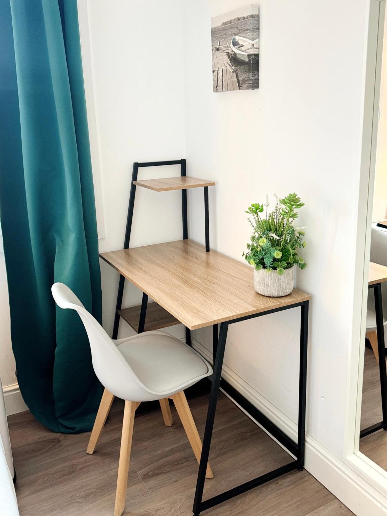 Modern City Centre Two Bedroom Windsor Apartment - Grand Central House Γιβραλτάρ Εξωτερικό φωτογραφία