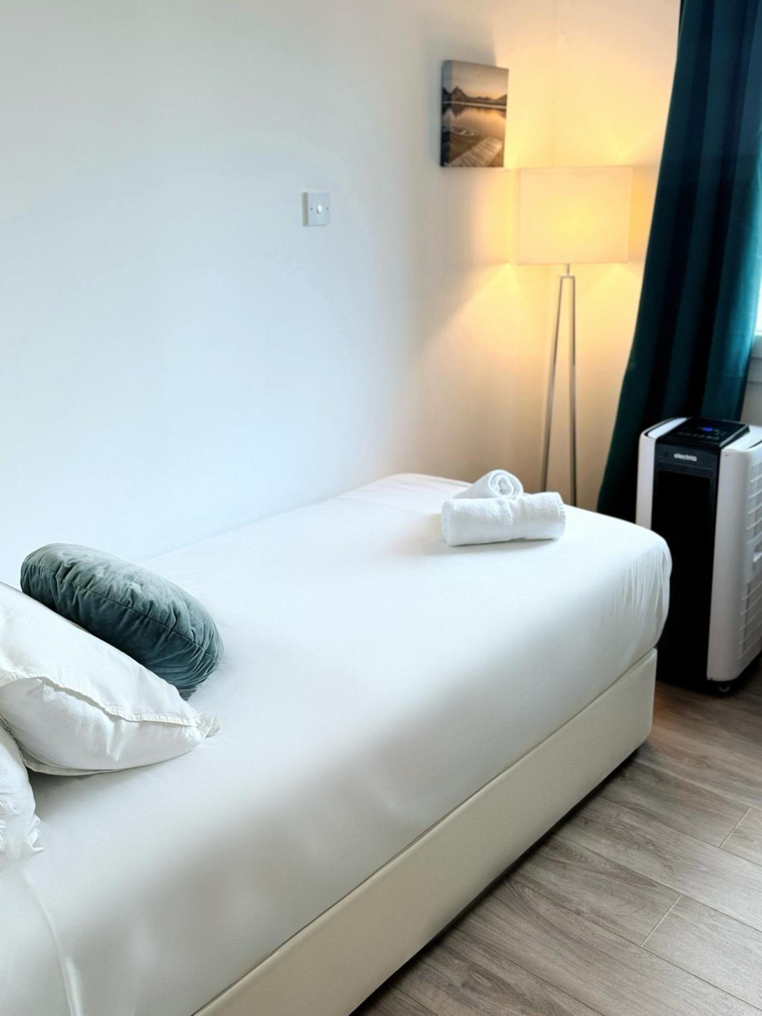 Modern City Centre Two Bedroom Windsor Apartment - Grand Central House Γιβραλτάρ Εξωτερικό φωτογραφία