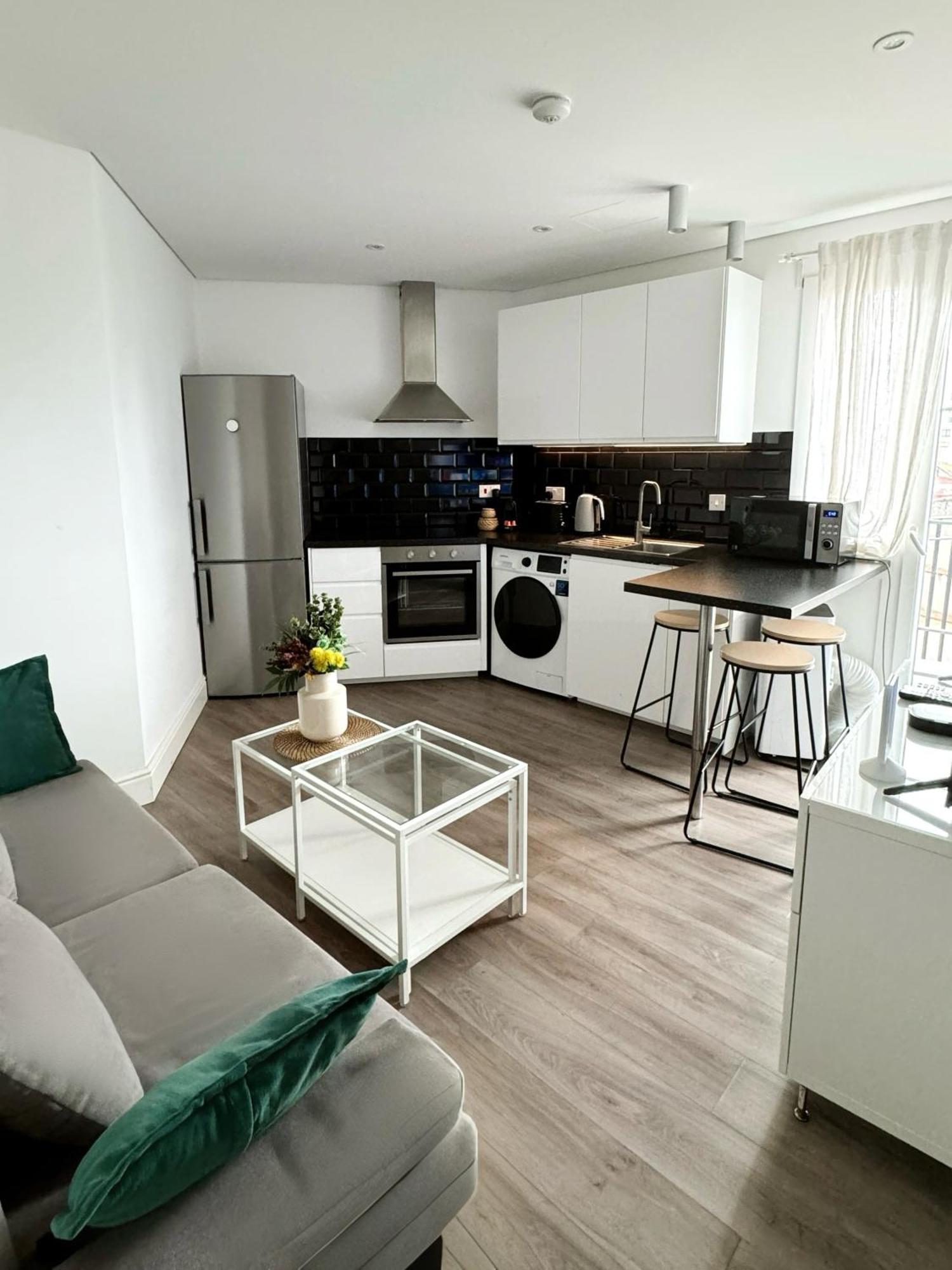 Modern City Centre Two Bedroom Windsor Apartment - Grand Central House Γιβραλτάρ Εξωτερικό φωτογραφία
