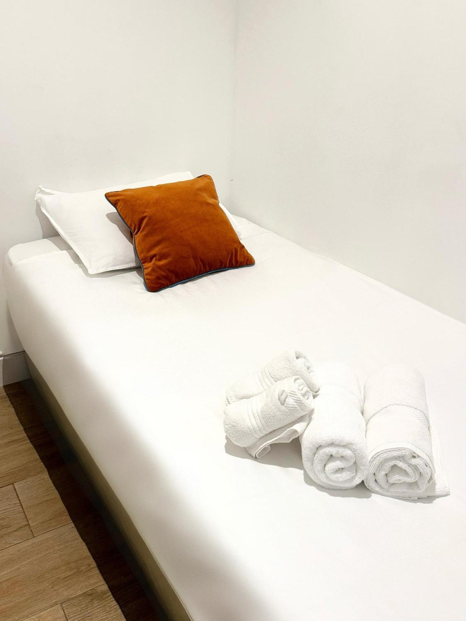 Modern City Centre Two Bedroom Windsor Apartment - Grand Central House Γιβραλτάρ Εξωτερικό φωτογραφία
