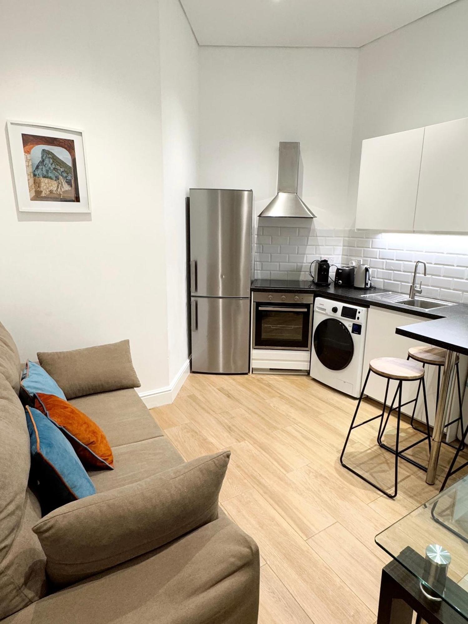 Modern City Centre Two Bedroom Windsor Apartment - Grand Central House Γιβραλτάρ Εξωτερικό φωτογραφία