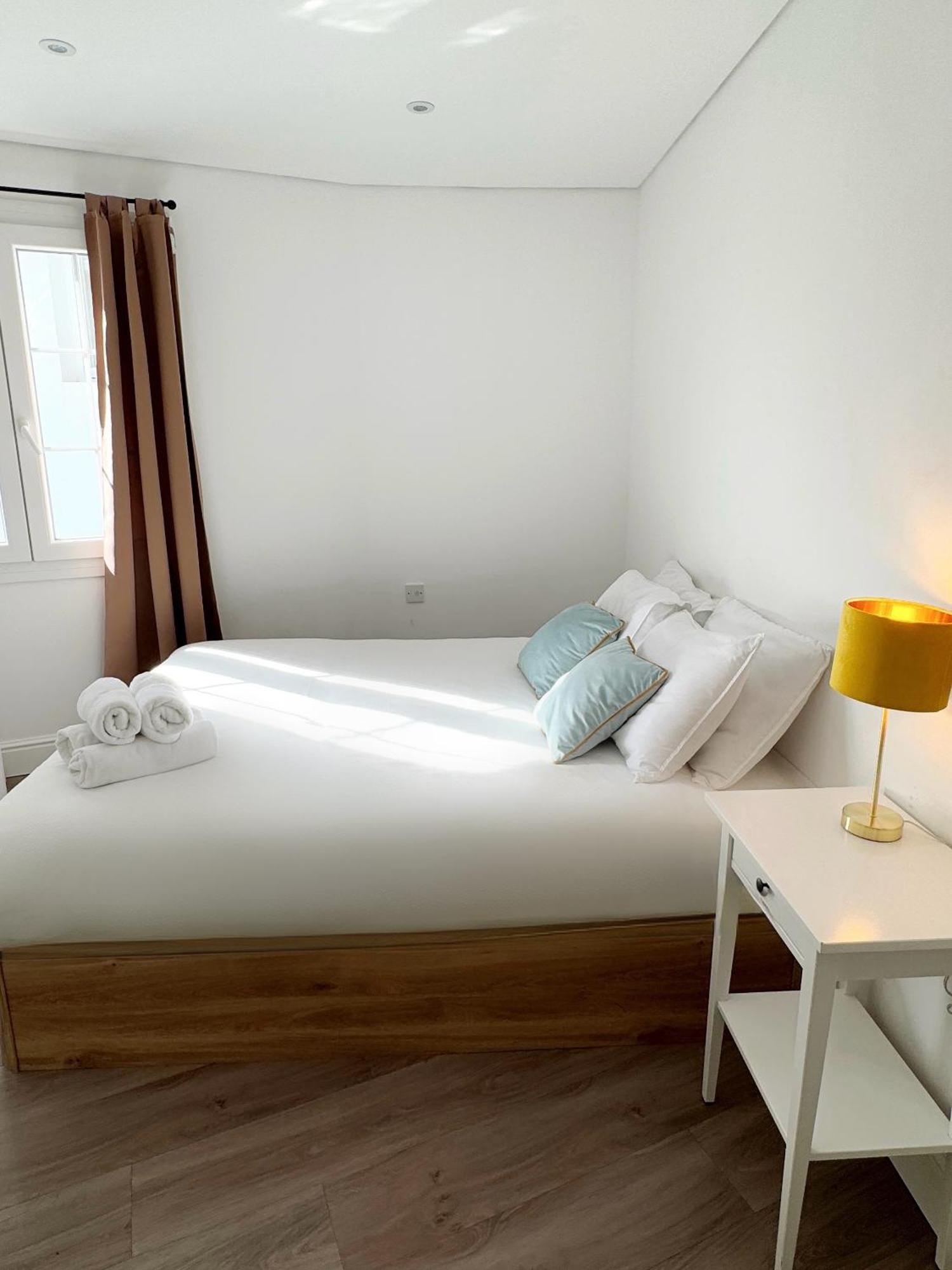 Modern City Centre Two Bedroom Windsor Apartment - Grand Central House Γιβραλτάρ Εξωτερικό φωτογραφία