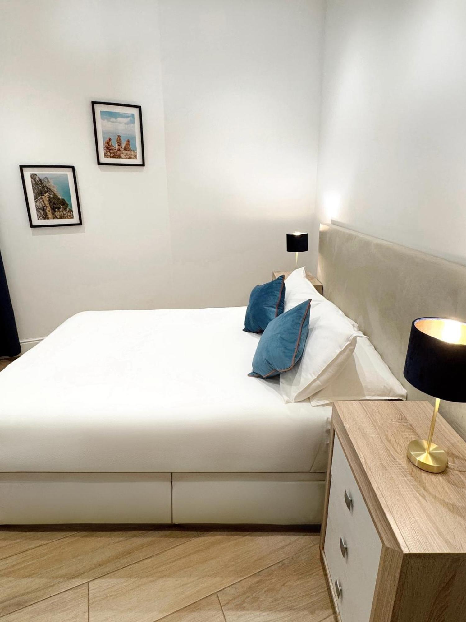 Modern City Centre Two Bedroom Windsor Apartment - Grand Central House Γιβραλτάρ Εξωτερικό φωτογραφία